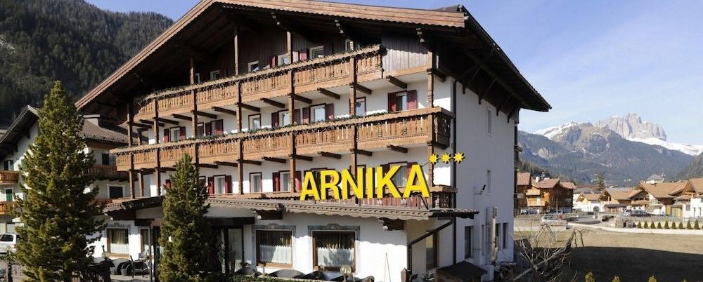 Hotel Arnika Pozza di Fassa Exterior foto