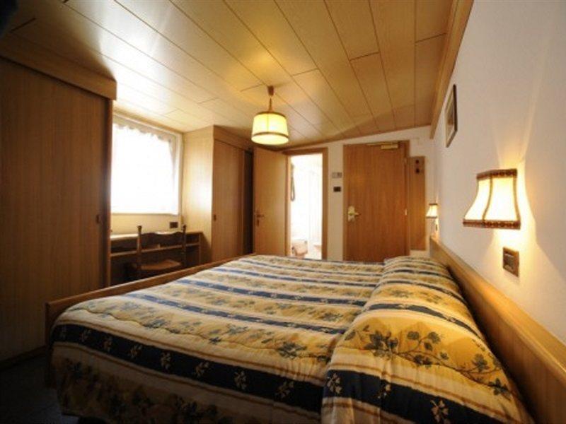Hotel Arnika Pozza di Fassa Exterior foto