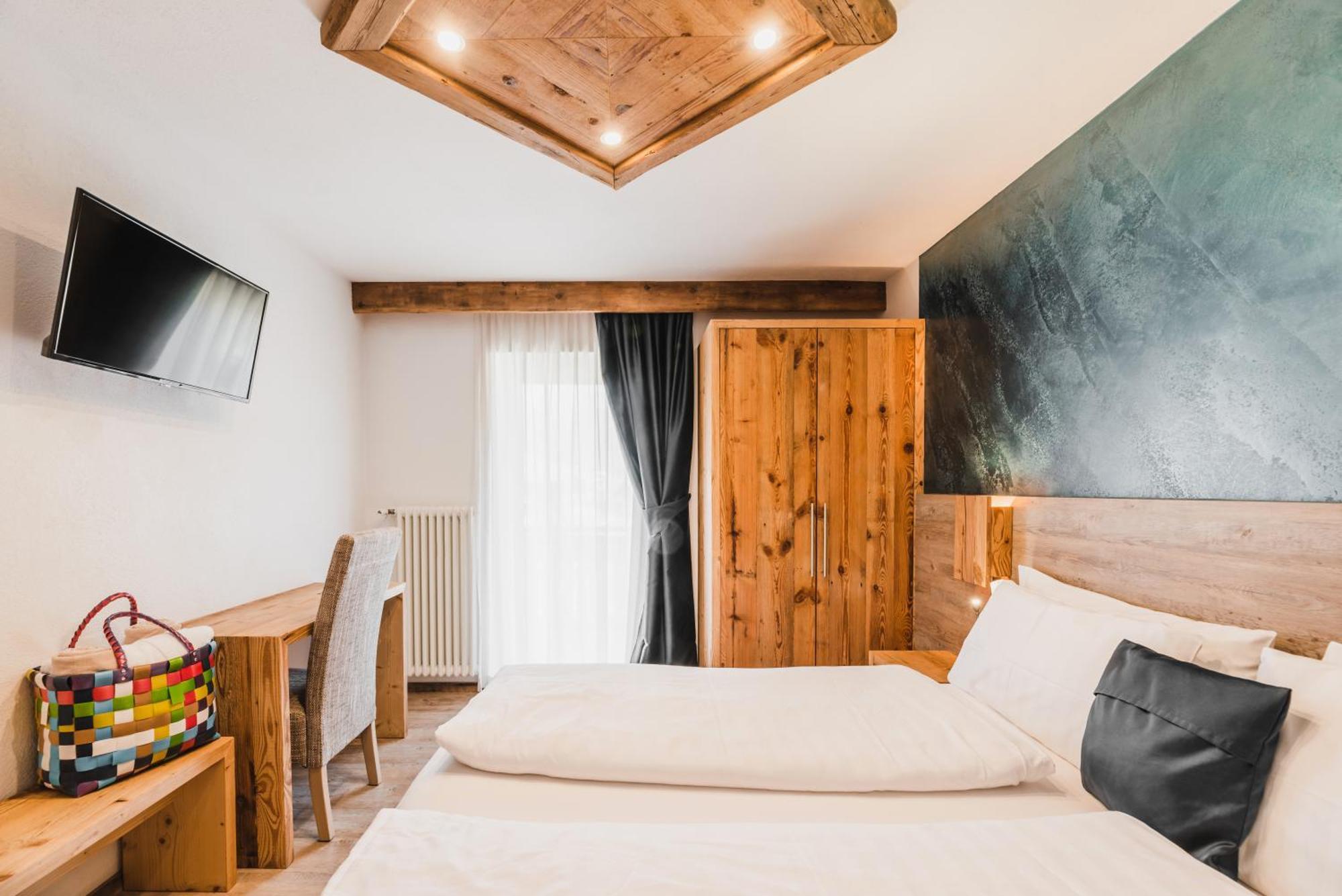 Hotel Arnika Pozza di Fassa Exterior foto